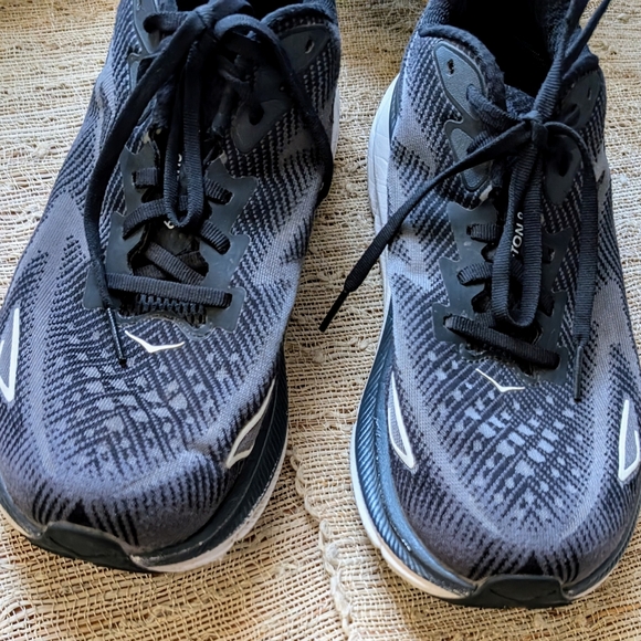 Men's Hoka Clifton 9 Wide Shoes (Size 9 2E) - Picture 3 of 6